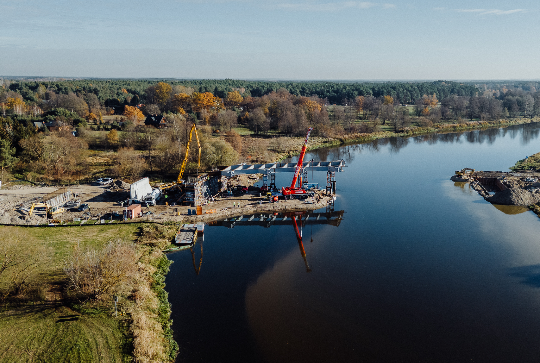 Budowa przeprawy przez rzekę Narew